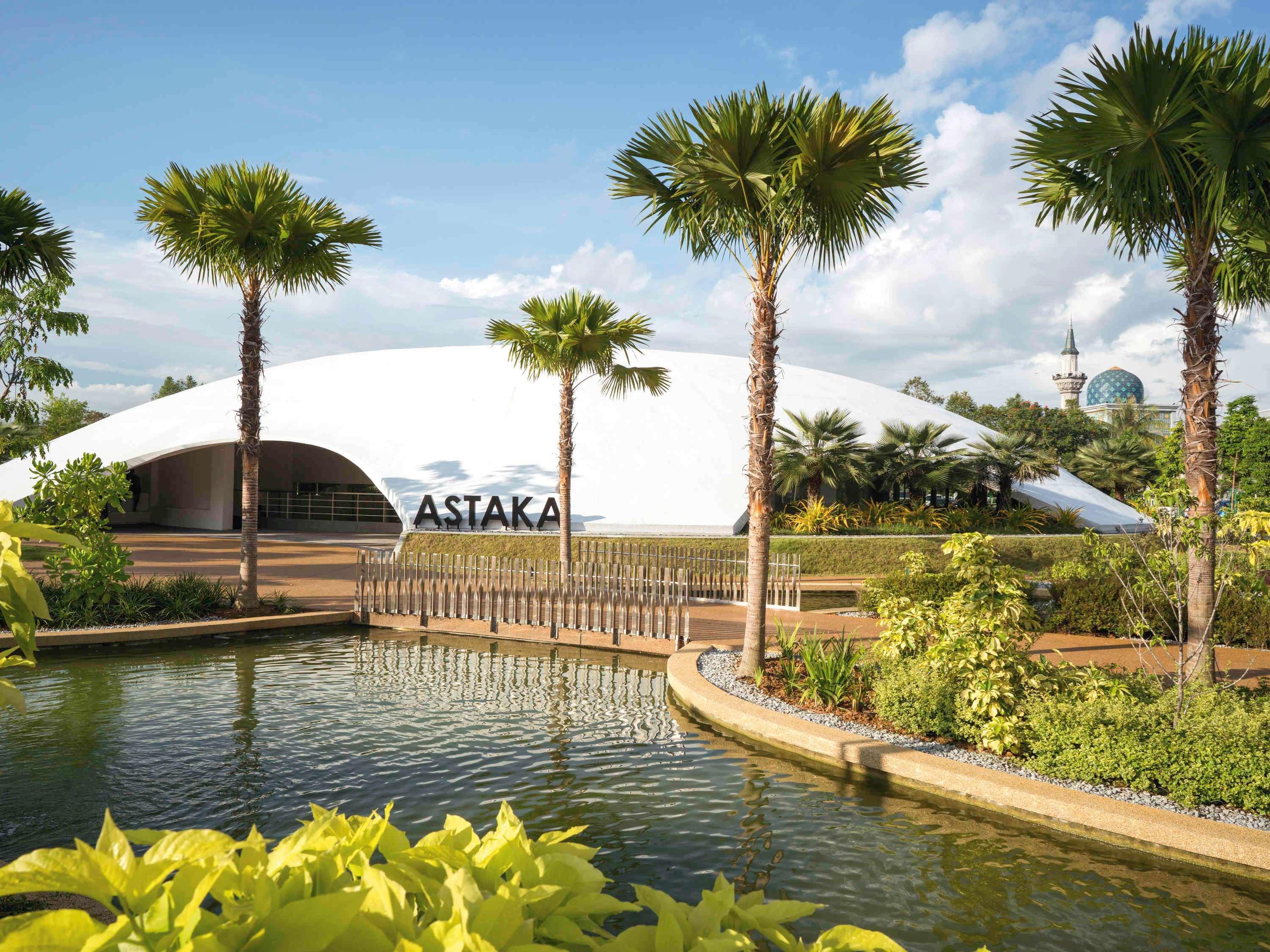 Movenpick & Convention Centre Klia Hotel